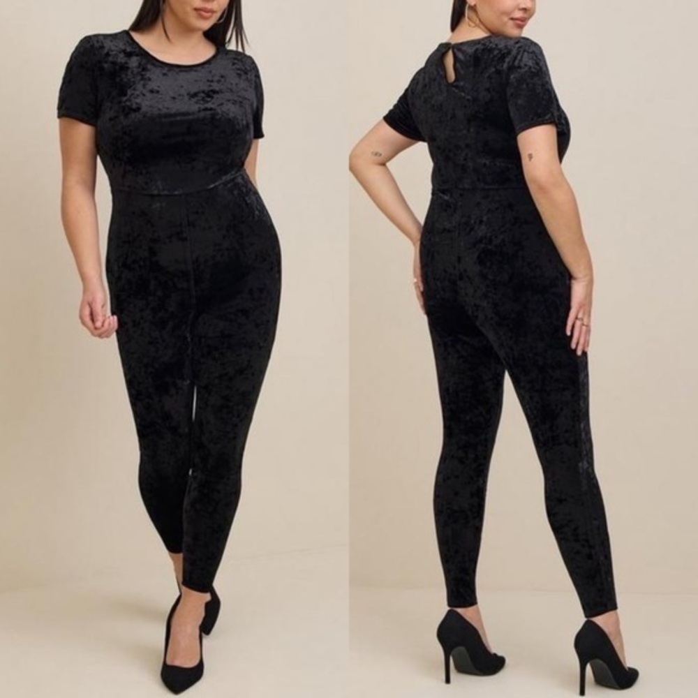 NWT Torrid size 3 black crushed velvet catsuit